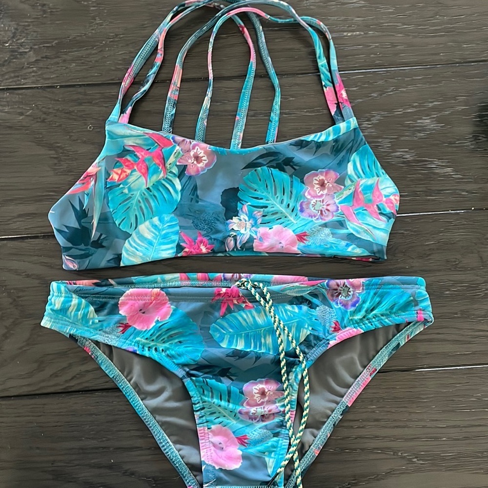 New without tags Jolyn bikini top
